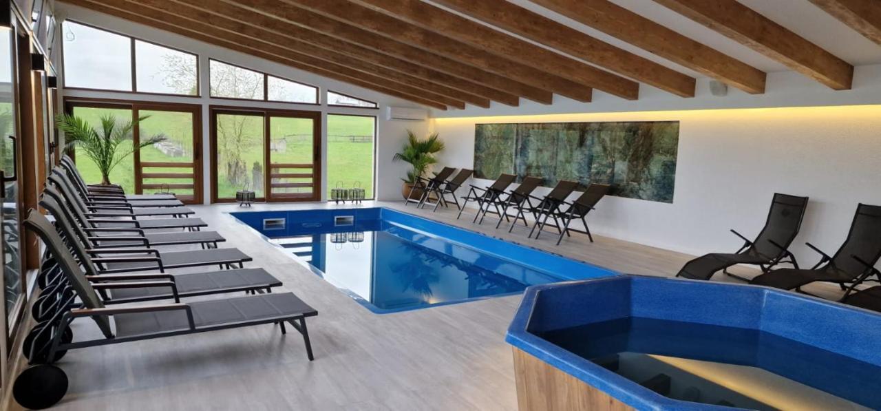 Kotyogo Panzio Bed & Breakfast Lupeni  ภายนอก รูปภาพ